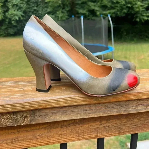 John Fluevog Shoes - John Fluevog pumps painted circle abstract size 10